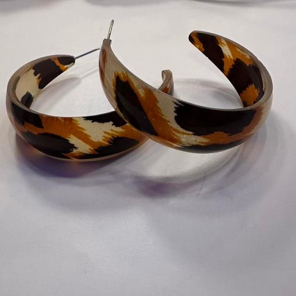 Brown and black leopard print